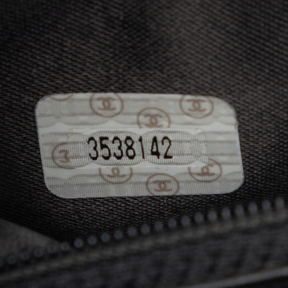 Pre-Loved Chanel CC Stitched Calfskin Turnlock Vanity Case - Picture 7 of 9